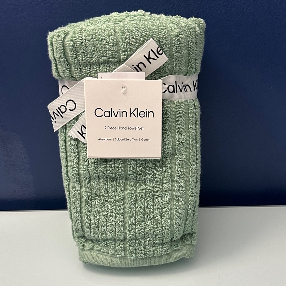NWT Calvin Klein 2 Piece Hand Towel
